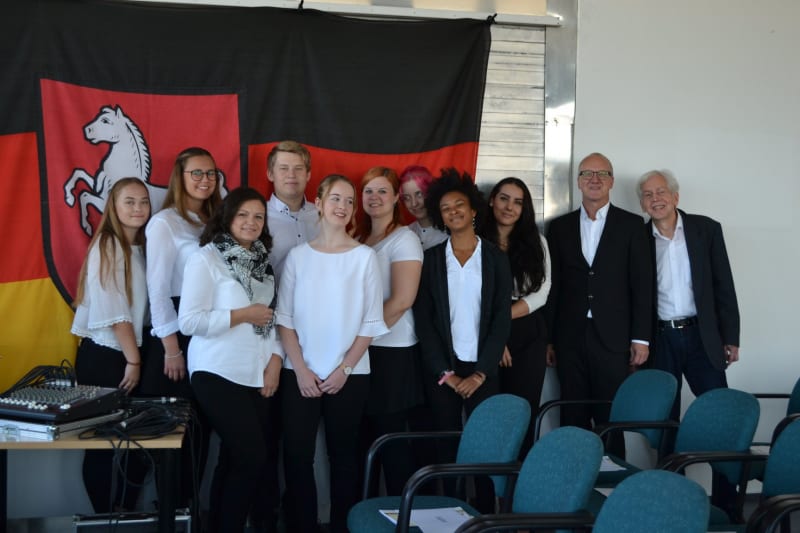 Souly Voices singen beim Jubiläum im Finanzamt Verden